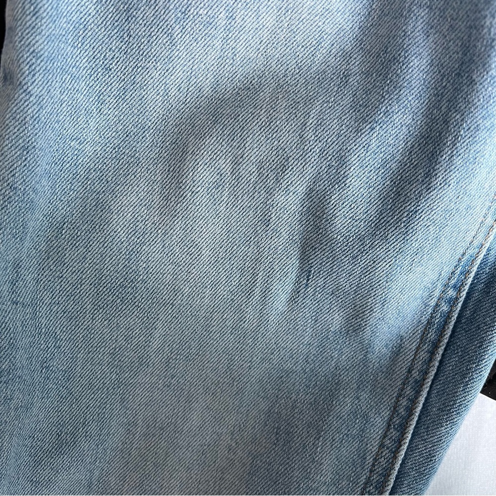 Aritzia Denim Forum Arlo Jeans light wash straight - Picture 8 of 10